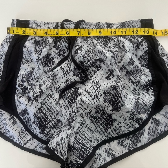 Victoria’s Secret Pink Ultimate shorts - Picture 5 of 7